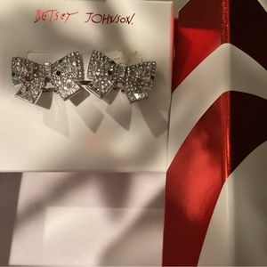 Beautiful Betsy Johnson holiday be crystal earring’s so pretty